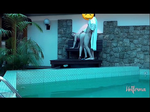 ❤️ Bòs envite sèvant nan pisin lan, men li pa t 'kapab reziste yon cho Porno nan ht.tube-sexer.ru ❌️❤